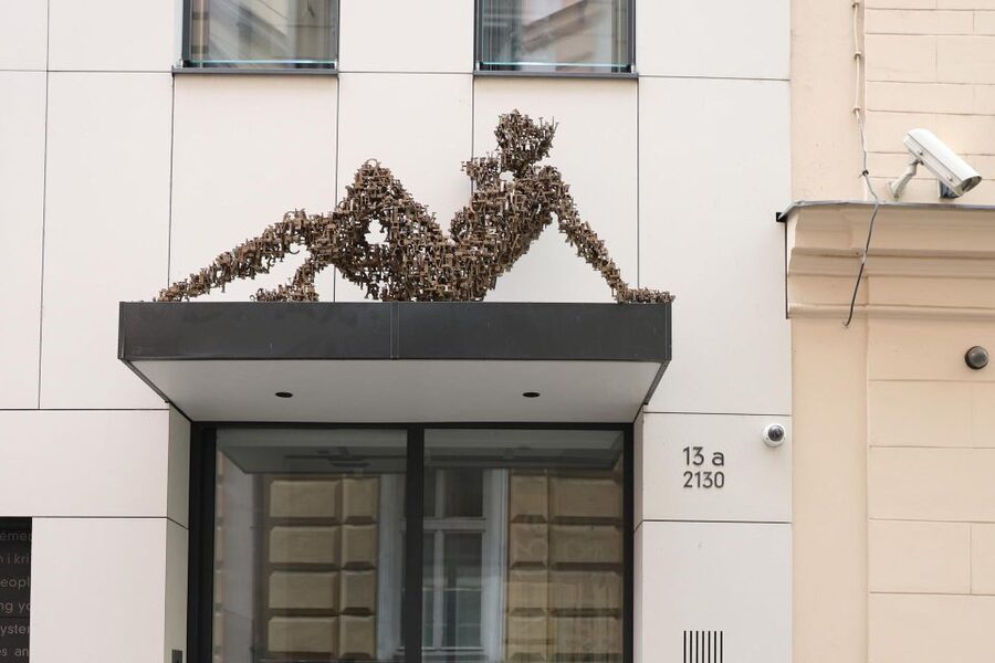 Contemporary art tour in Prague: the works of David Černý - Who Will Enjoy This Walk Most?