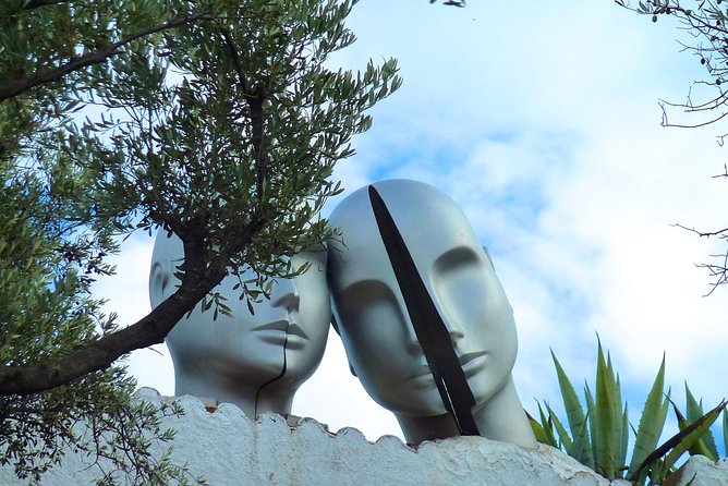 Dali Museum & Cadaques Small Group Tour with Hotel pick-up - Pickup in Barcelona and the road north