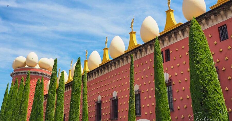Dalí Triangle & Cadaqués Day-Trip From Girona - Púbol and the castle Dalí gave Gala