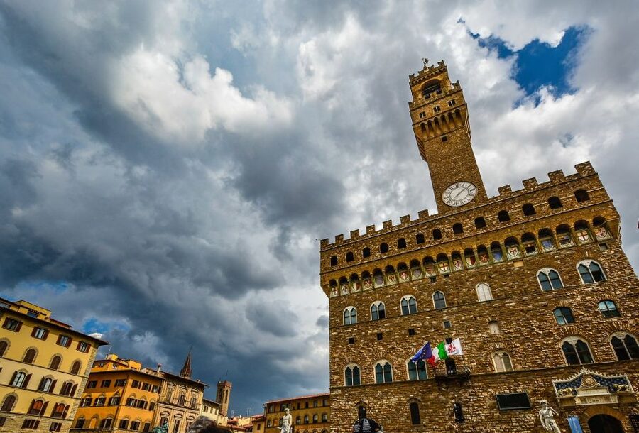 Discover Uffizi and Palazzo Vecchio: Half Day Guided Tour - Inside the Uffizi Gallery