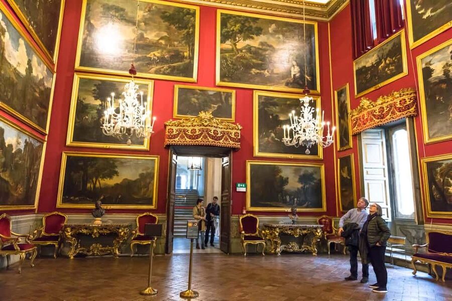 Doria Pamphilj Gallery: Guided tour of Secrets Private Rooms - Entering Palazzo Doria Pamphilj on Via del Corso