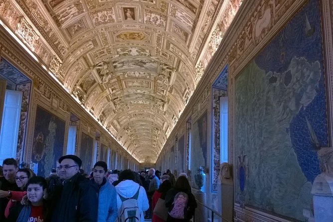 Enjoy Vatican Museums , Sistine Chapel : guided tour - Why the Vatican Museums are easier with a guide