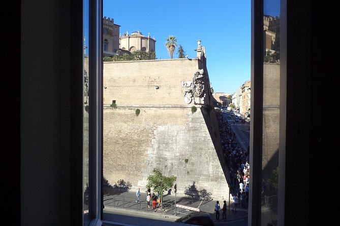 Enjoy Vatican Museums , Sistine Chapel : guided tour - Skip-the-line entry saves time, not crowds