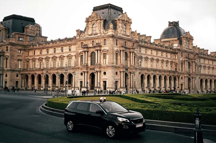 Exclusive Louvre Tour – Private Guide & Paris Hotel Pickup - Why a private Louvre visit can make sense