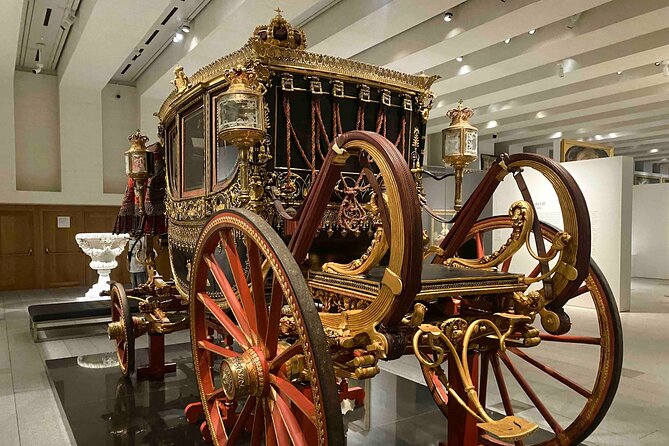 Exclusive Private Tour of the Royal Gallery with Hotel Pickup - Velázquez, Goya, and Caravaggio in a royal setting