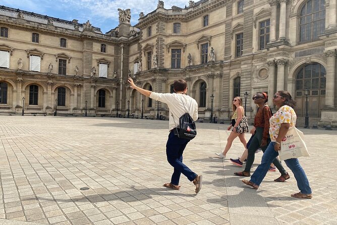 Exclusive Semi-Private Louvre Tour with Mona Lisa, Max 6 People - Entering the Louvre and finding the right pace