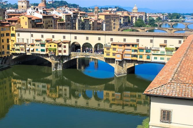 Exclusive Uffizi Gallery Private Visit - Entering the former Medici offices