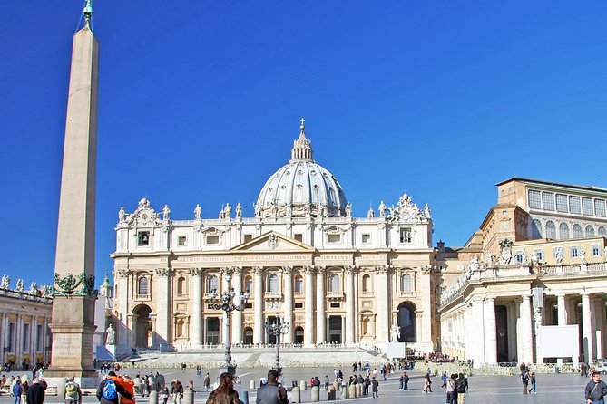 Fast-Access Vatican Museums & Sistine Chapel tour by Tommaso - Meeting Tommaso at Caffè Vaticano