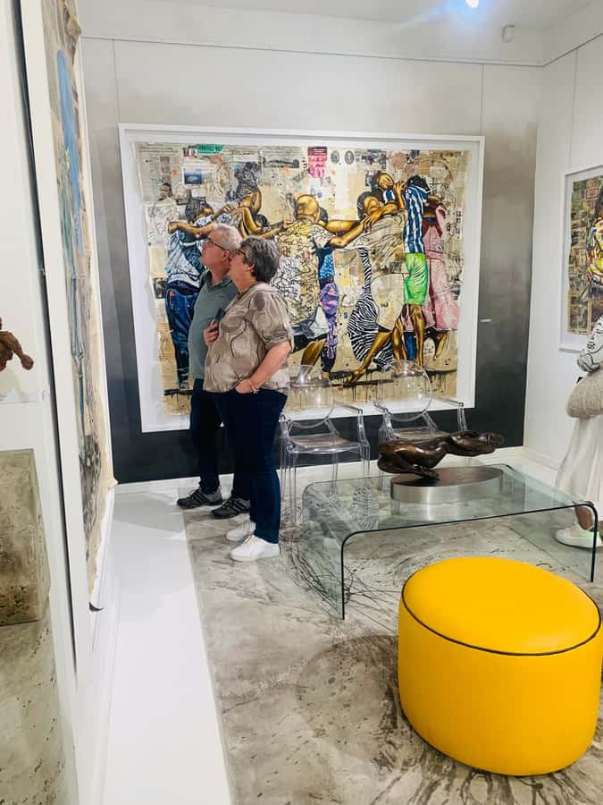 Festive Art Gallery Hop Special In Jozi - Meeting Thabo over coffee at 19 Keyes Avenue