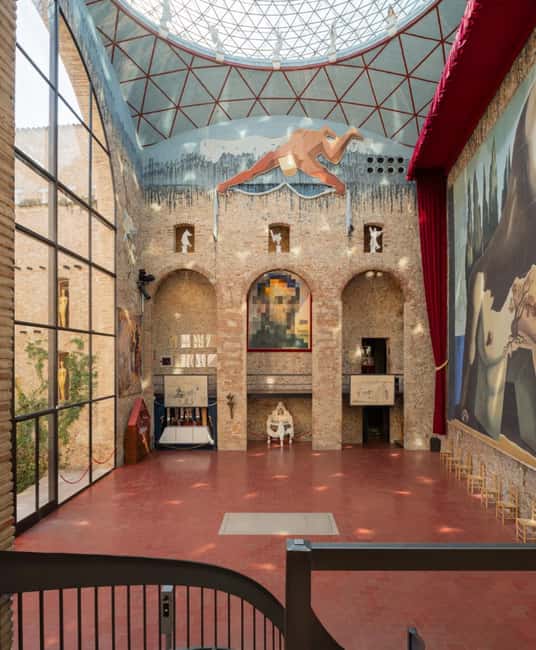 Figueres: Dalí Theatre-Museum Guided Tour with Tickets - The Rainy Taxi Keeps the Mood Playful