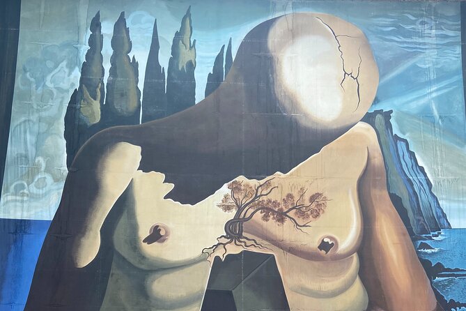 Figueres Walking Tour with Guided Visit to the Dalí Museum - Timing, Group Size, and Practical Concerns
