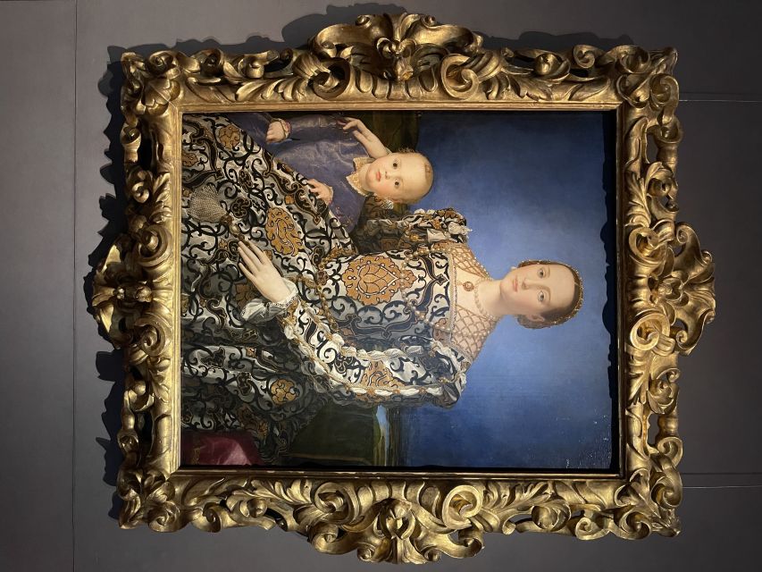 Firenze: Uffizi Tour per famiglie - Meeting at the Petrarch statue and collecting tickets