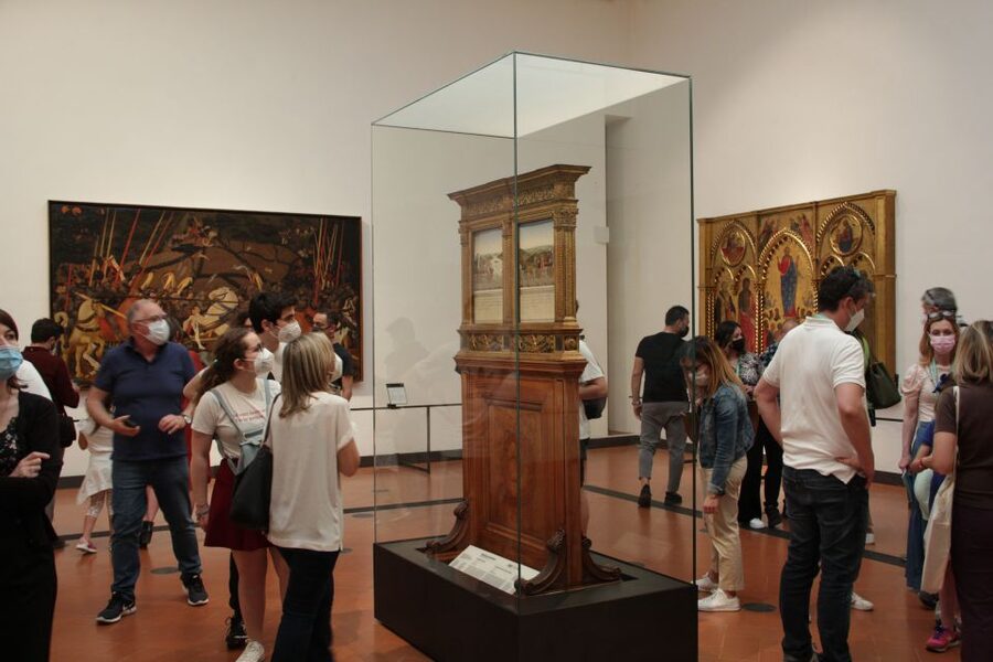 Florence: Accademia and Uffizi Combo Priority Entry Tickets - Starting at the Accademia and meeting David
