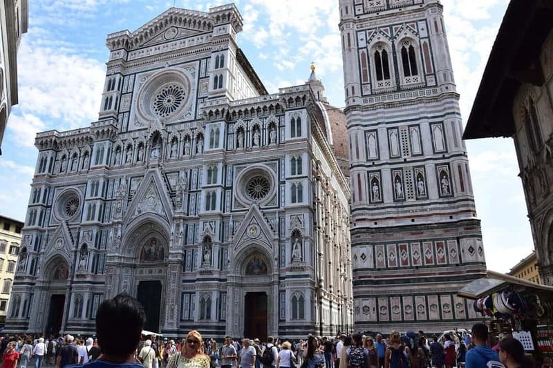 Florence Accademia: David of Michelangelo & Audio Guide - The difference between a host and a museum guide