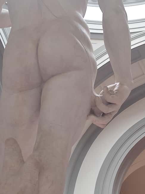 Florence: Accademia Gallery and Michelangelo’s David Tour - Entering the Accademia with a focused plan