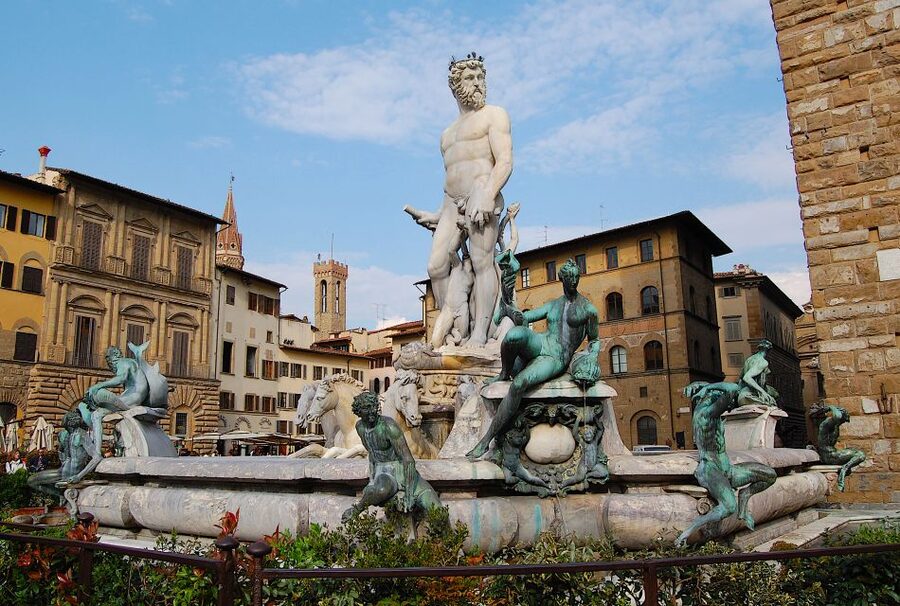 Florence: David & Uffizi Gallery Guided Tour for Small Group - Meeting your guide near the Uffizi
