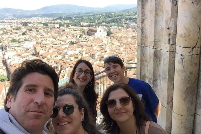 Florence: Early morning semi-private Uffizi Gallery guided experience - The value of a guide in front of famous paintings