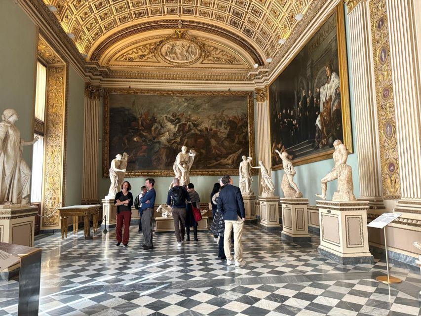 Florence: Fast Track Uffizi Gallery Guided Tour - Inside Vasari’s long Uffizi courtyard