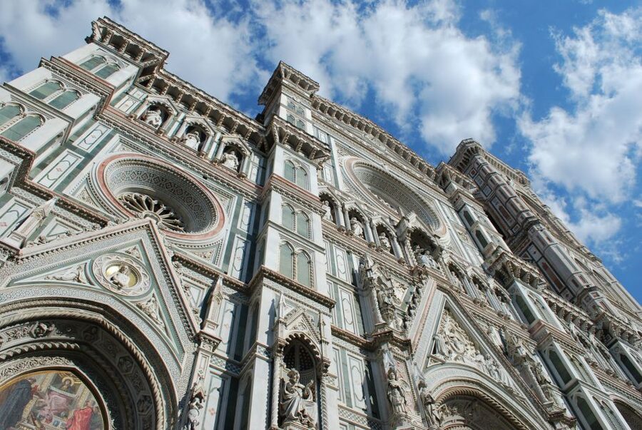 Florence in one Day: Walking Tour with Uffizi and Accademia - Spanish guidance and the role of the guide