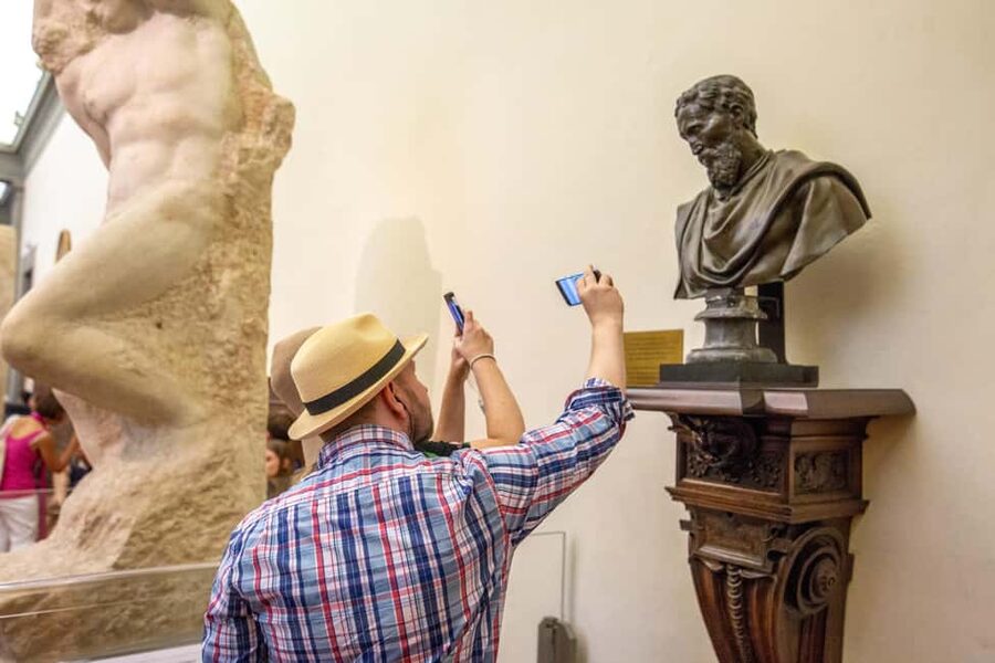 Florence:Michelangelo's David & Accademia Skip-the-Line tour - Group size, guide style, and listening conditions