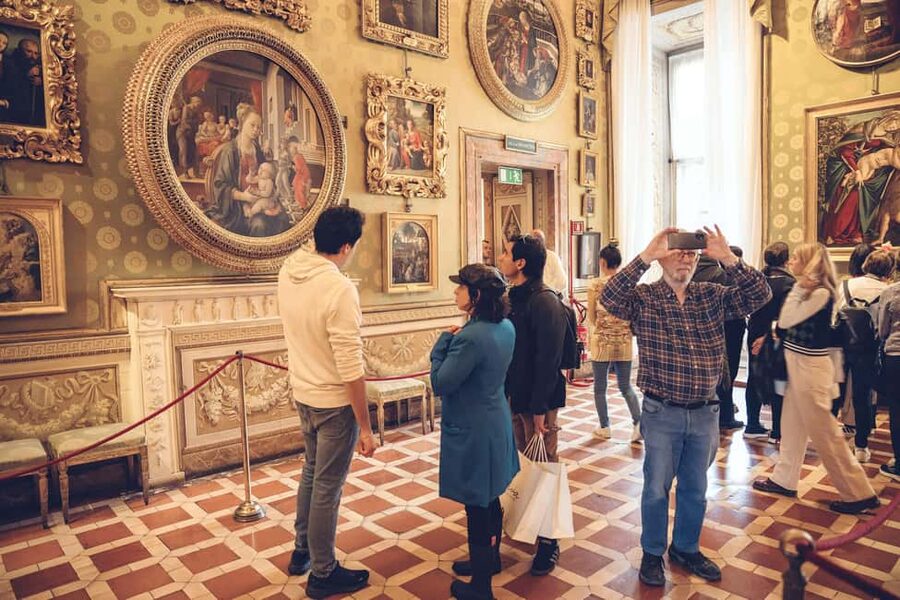 Florence: Palatina Gallery and Pitti Palace Guided Tour - The optional wine tasting and local snacks