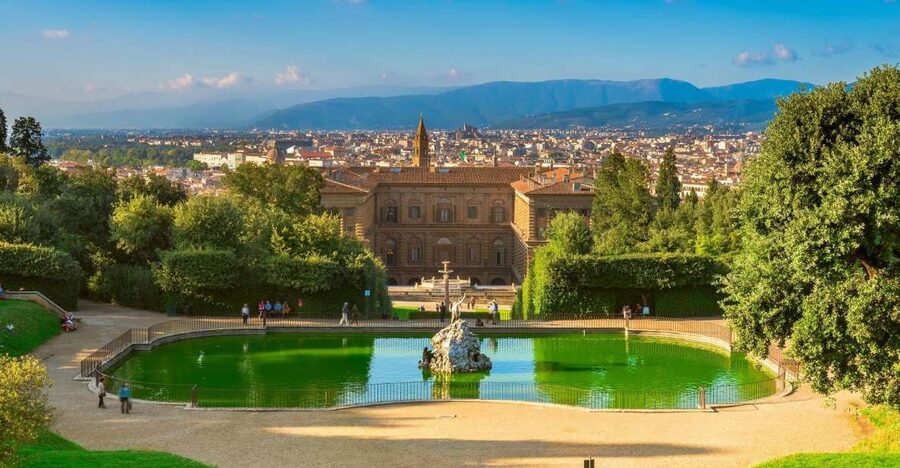 Florence: Palatina Gallery & Pitti Palace Guided Tour - Entering Pitti Palace at Piazza de’ Pitti