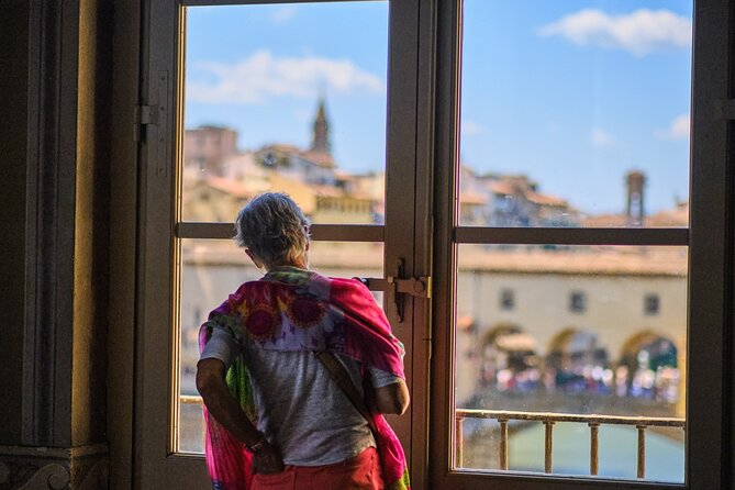 Florence's Uffizi Gallery Guided Tour with Reserved Entrance - The first rooms: from gold backgrounds to Giotto