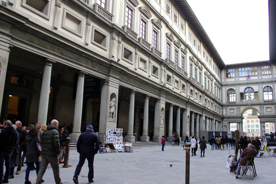 Florence: Skip-the-Line Uffizi Museum Tour Kids & Families - Entering the Uffizi without the long ticket queue