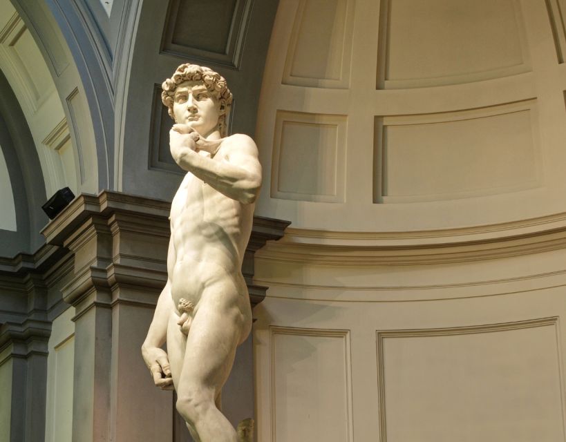 Florence: Uffizi & Accademia Priority Tickets with Audio App - Walking to the Uffizi Gallery