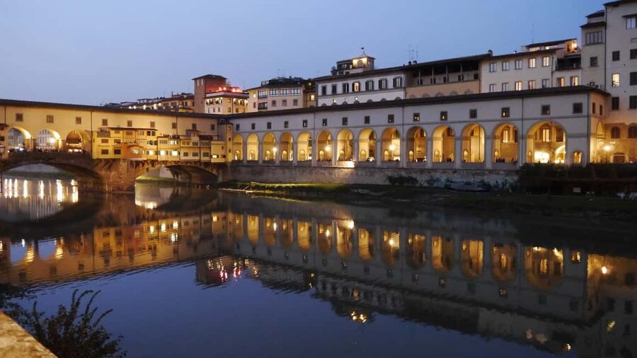 Florence: Uffizi and Vasari Corridor Timed Ticket & AudioApp - The Medici route begins inside the Uffizi