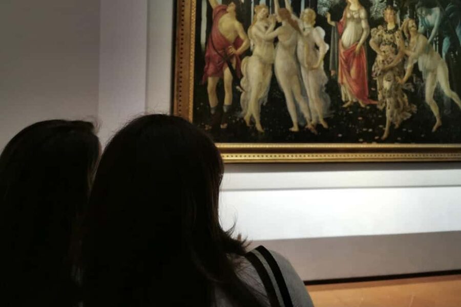 Florence: Uffizi and Vasari Corridor Timed Ticket & AudioApp - Walking above the Ponte Vecchio