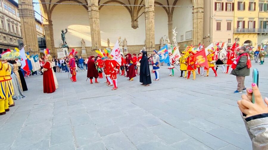 Florence: Uffizi Gallery Entry Ticket - Meeting at Leonardo’s statue and entering the museum