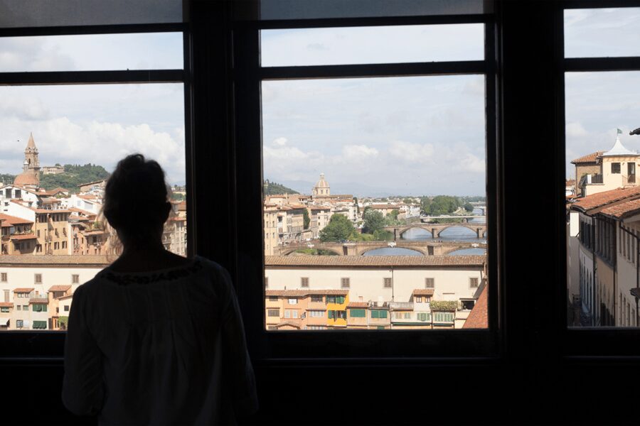 Florence Uffizi Gallery & Medici Vasari Corridor Guided Tour - Entering the Vasari Corridor with a museum escort