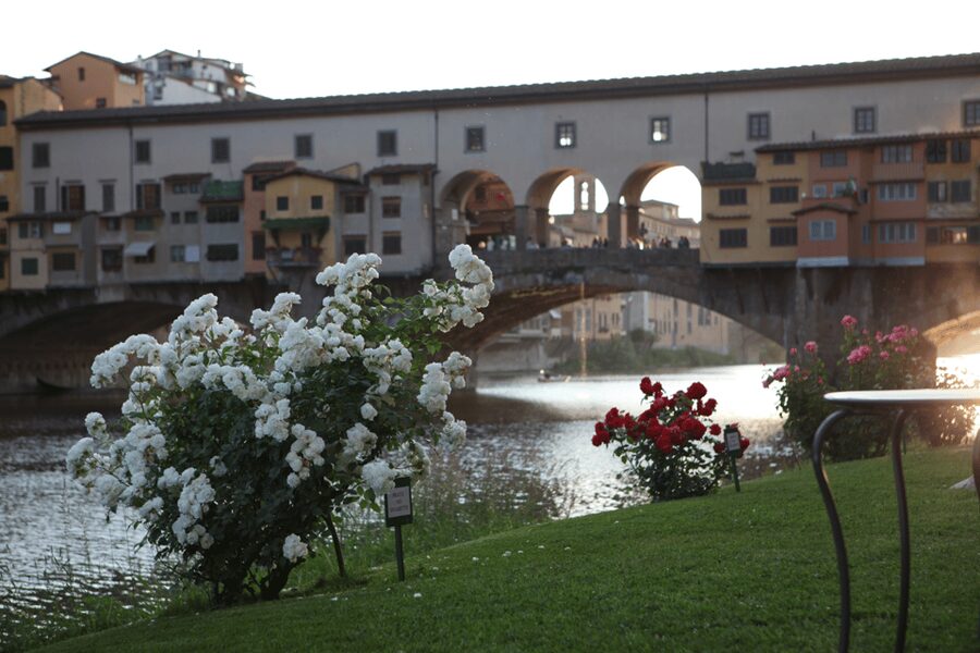 Florence Uffizi Gallery & Medici Vasari Corridor Guided Tour - Meeting near Apple Firenze in Piazza della Repubblica