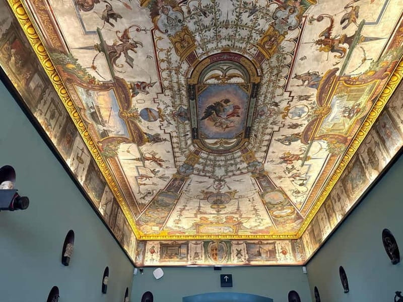 Florence: Uffizi Gallery Pre-Booked Entry & Agudio Guide APP - Caravaggio’s Medusa and Titian’s Venus
