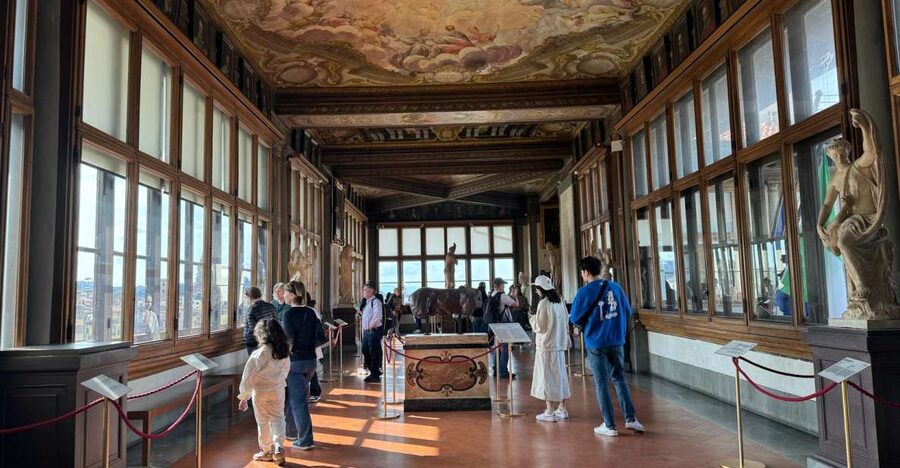 Florence: Uffizi Gallery Priority Access & Small Group Tour - Headsets and a group of nine