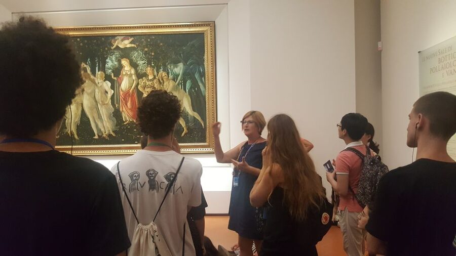 Florence: Uffizi Gallery Private Treasure Hunt for Families - Inside the Uffizi, small details become big clues