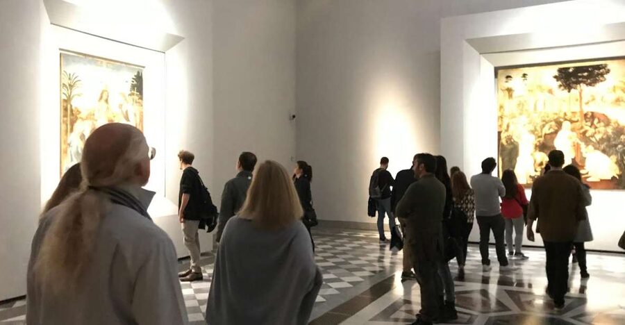 Florence: Uffizi Gallery Private Treasure Hunt for Families - Meeting the guide at Neptune Fountain