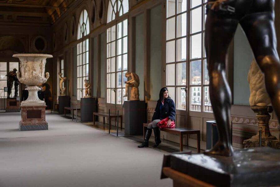 Florence: Uffizi Gallery Reserved Entry Ticket & Audioguide - Finding the Crown Tours meeting point