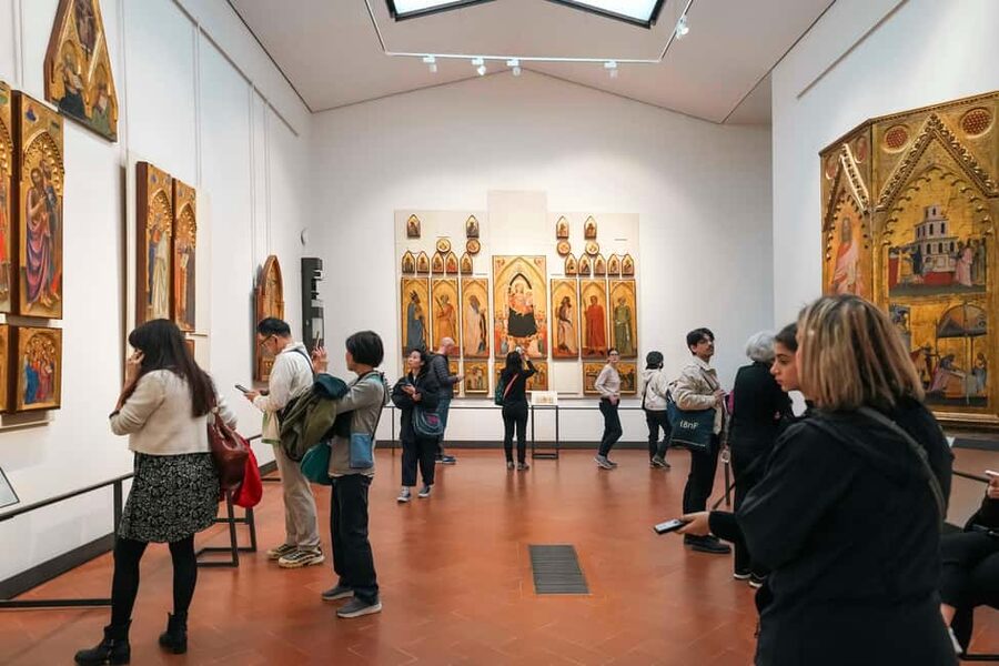 Florence: Uffizi Gallery Reserved-Entry VIP Tour - The Uffizi building and Vasari’s design