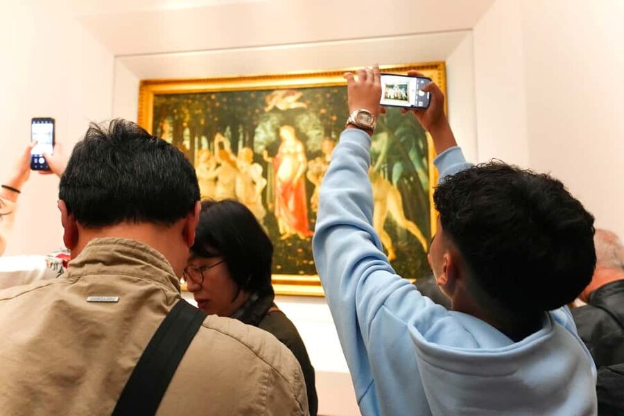 Florence: Uffizi Gallery Reserved-Entry VIP Tour - Caravaggio, Medusa, and what the tour may leave out