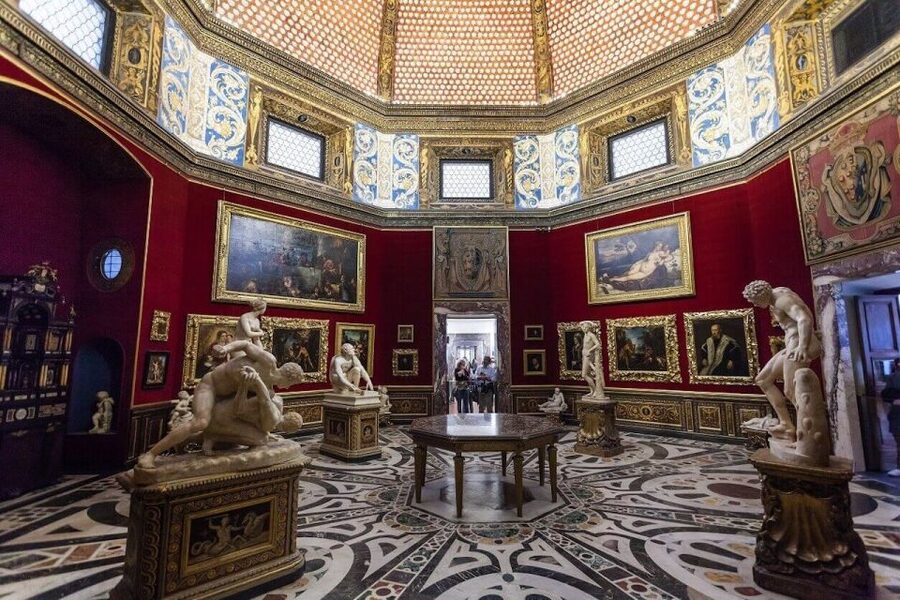 Florence: Uffizi Gallery Small Group with Entrance Tickets - Using the Separate Entrance
