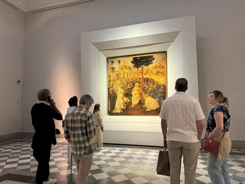 Florence: Uffizi Gallery Timed-Entry Ticket with Escort - Meeting the host by Leonardo da Vinci’s statue