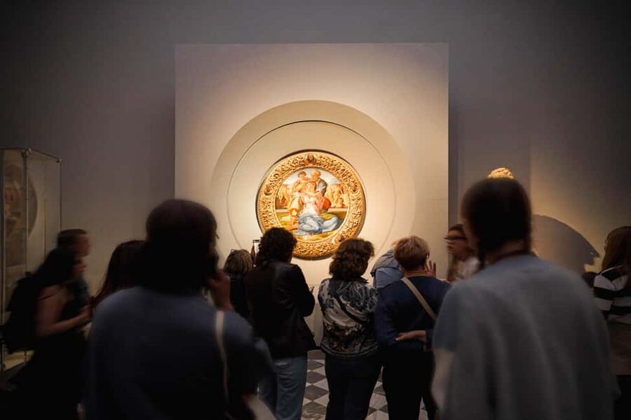 Florence: Uffizi Small Group Guided Tour with Priority Entry - Elegant corridors, Medici stories, and Florence views