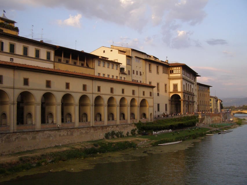 Florence: Vasari Corridor and Uffizi Gallery Exclusive Tour - Entering the Prince’s Path