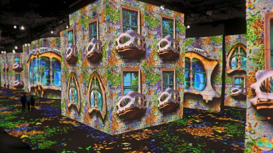 From Avignon: Half-Day Van Gogh & Carrières de Lumières Tour - Les Baux-de-Provence adds scenery between the art stops