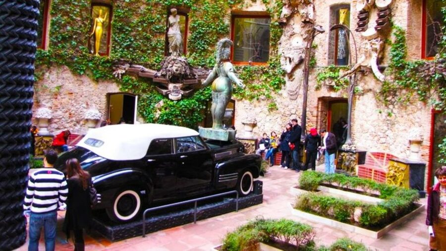 From Barcelona: Dalí Triangle and Cadaques Tour - How the small group changes the day