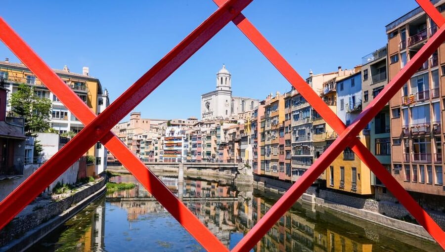 From Barcelona: Girona Guided Tour & Dalí Museum in Figueres - Girona first, with medieval streets under your feet