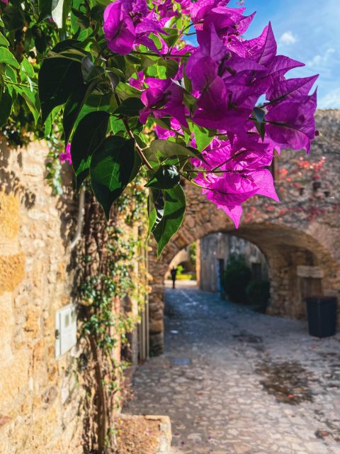 From Barcelona: Small-Group Tour Costa Brava & Dali Museum - Peratallada: one hour in a medieval village