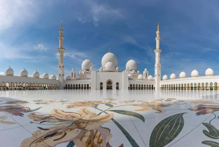 From Dubai: Abu Dhabi Grand Mosque & Louvre Museum Full-Day - A short Corniche photo stop